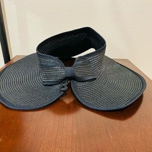 👒UPF 50+ Bow Closure Roll Up Visor👒 Black. Bow is Velcro strap w bow 🎀